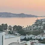 ヴィラ Family With Rooftop Sea Views In Yalikavak *