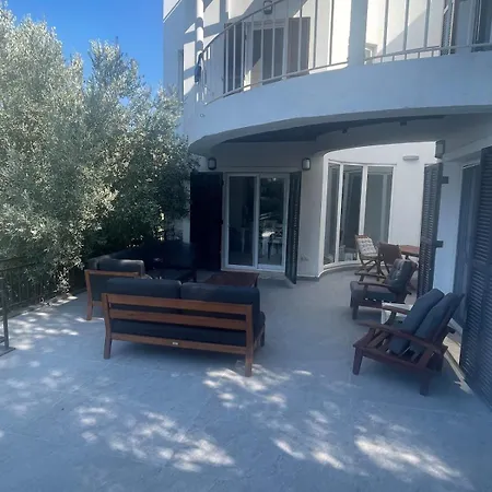 Family With Rooftop Sea Views In Yalikavak *