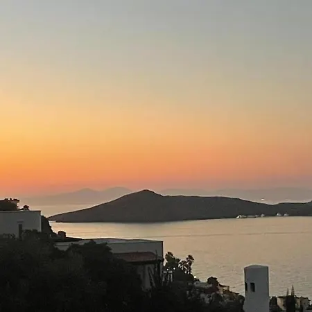 Villa Family With Rooftop Sea Views In Yalikavak *