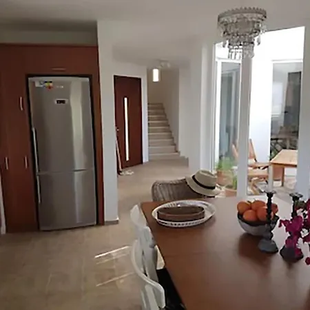 Family With Rooftop Sea Views In Yalikavak *