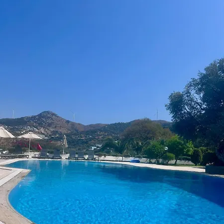 Villa Family With Rooftop Sea Views In Yalikavak